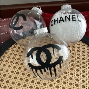 gorgeous tree or decor ornaments